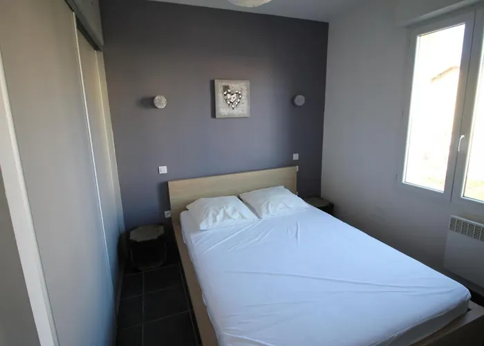 Appartement Renove Avec Terrasse, A Deux Pas Du Centre Et De La Mer, Ideal Pour 4 Personnes - Fr-1-309-4