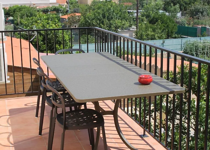 Appartement Renove Avec Terrasse, A Deux Pas Du Centre Et De La Mer, Ideal Pour 4 Personnes - Fr-1-309-4